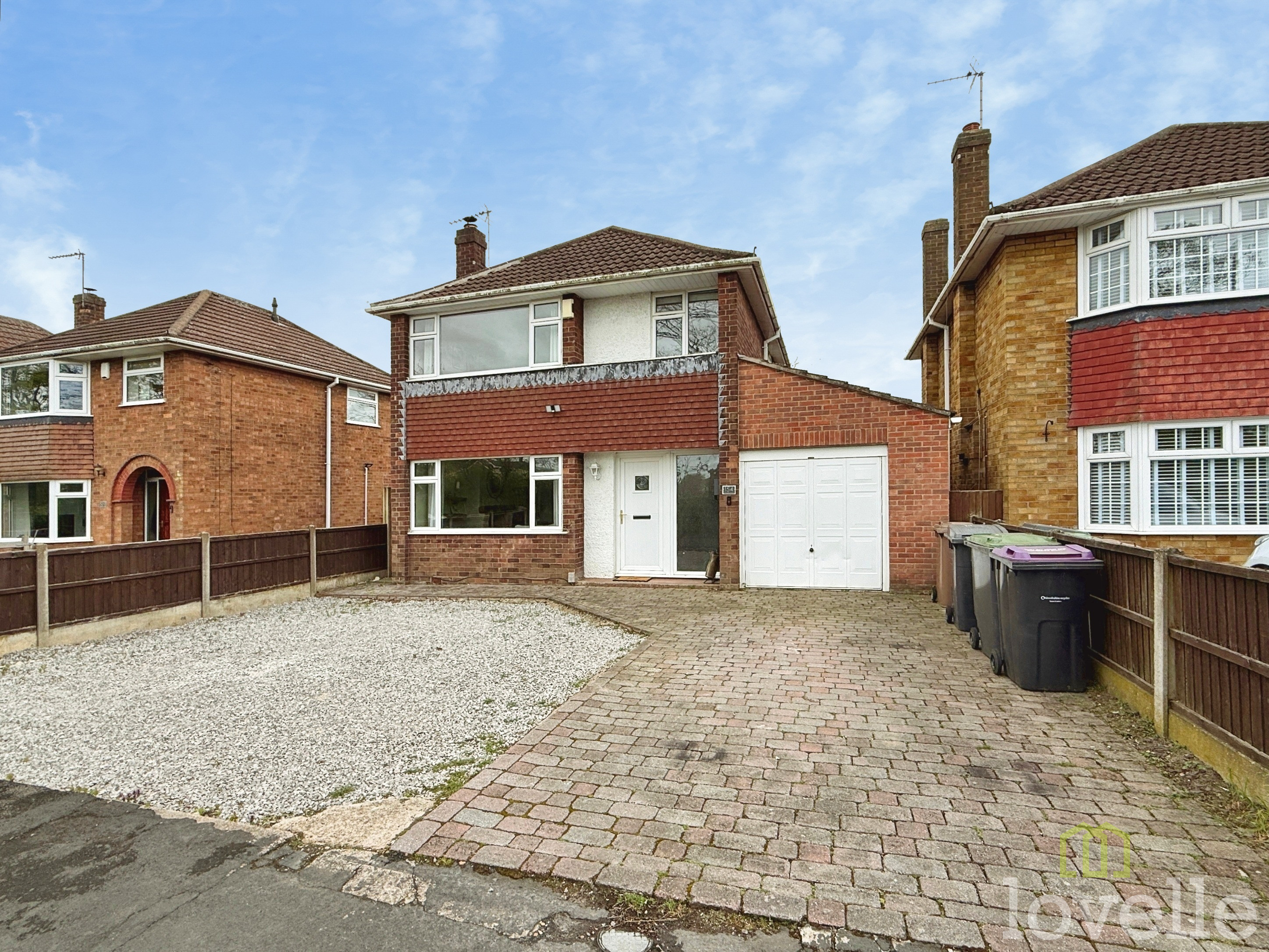 3 bedroom Detached house Under Offer