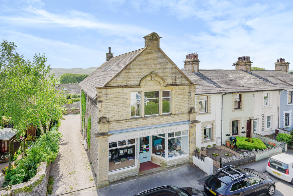 2 bedroom Block of Apartments To Let