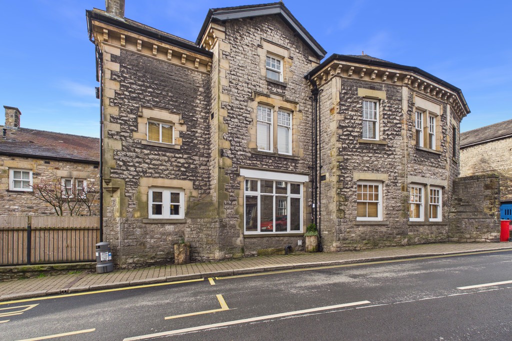 1 bedroom Block of Apartments For Sale