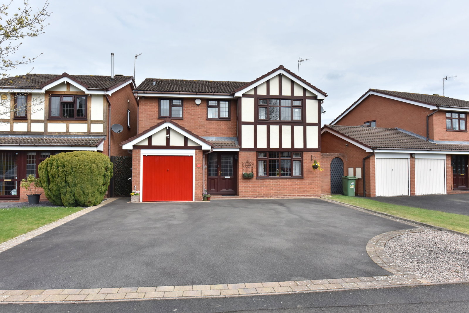 4 bedroom Detached house Under Offer