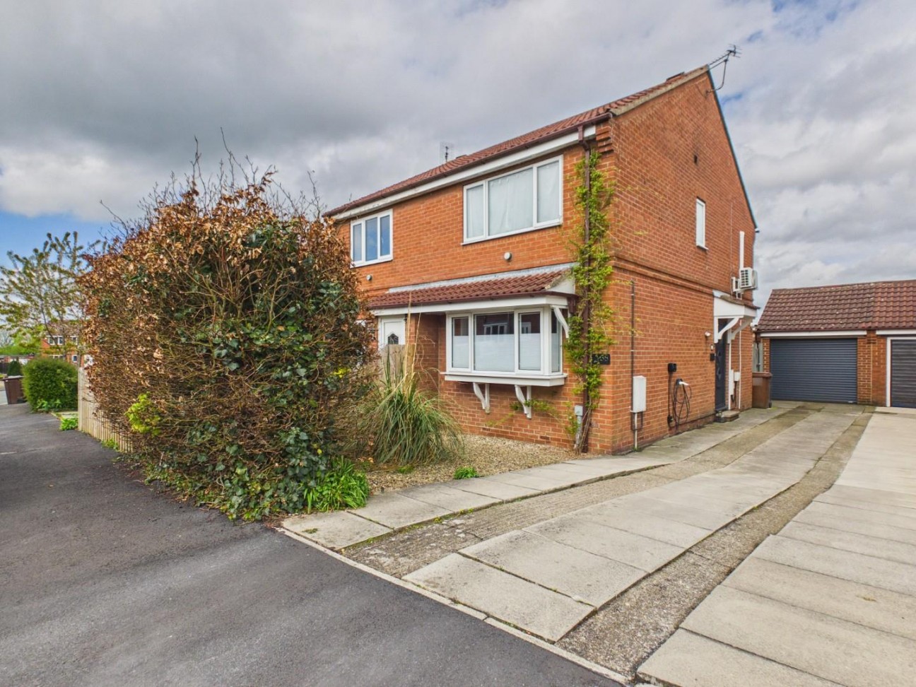 2 bedroom Semi-detached house For Sale
