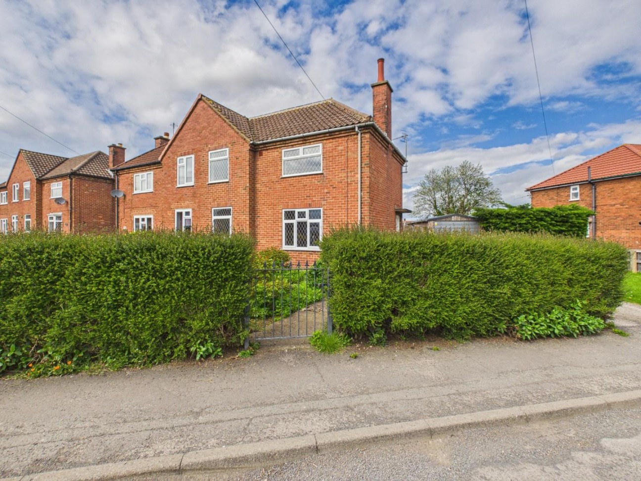 2 bedroom Semi-detached house For Sale