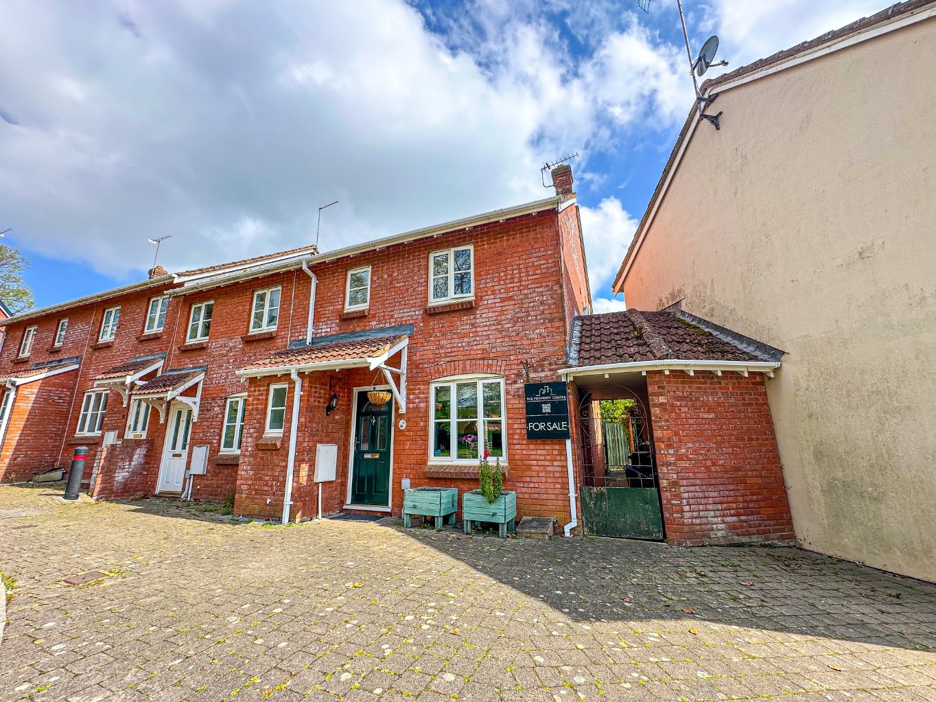 4 bedroom House (unspecified) For Sale