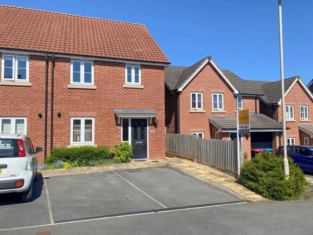 3 bedroom Semi-detached house For Sale