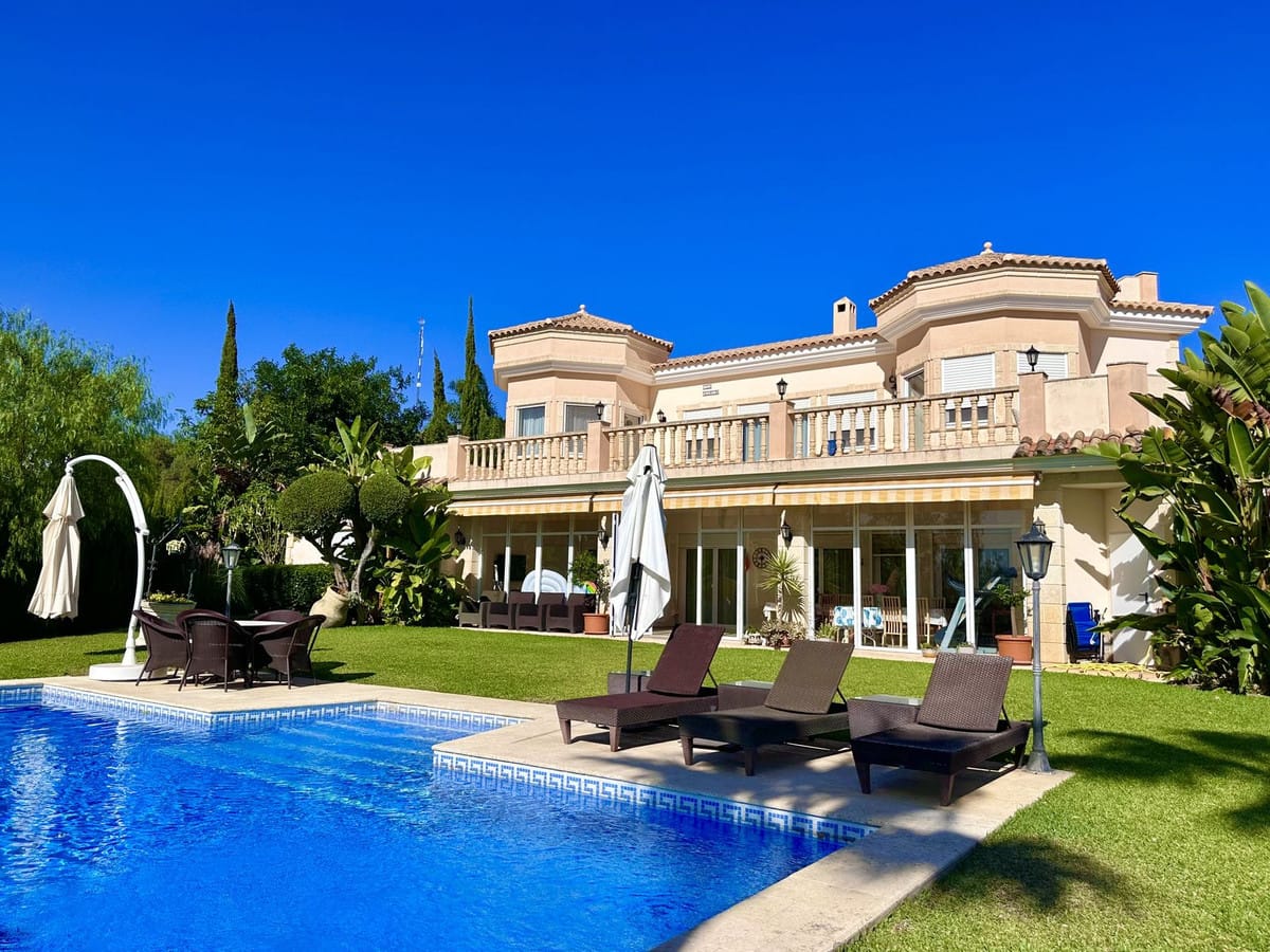 6 bedroom Villa For Sale