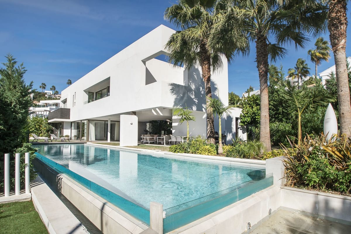 5 bedroom Villa For Sale