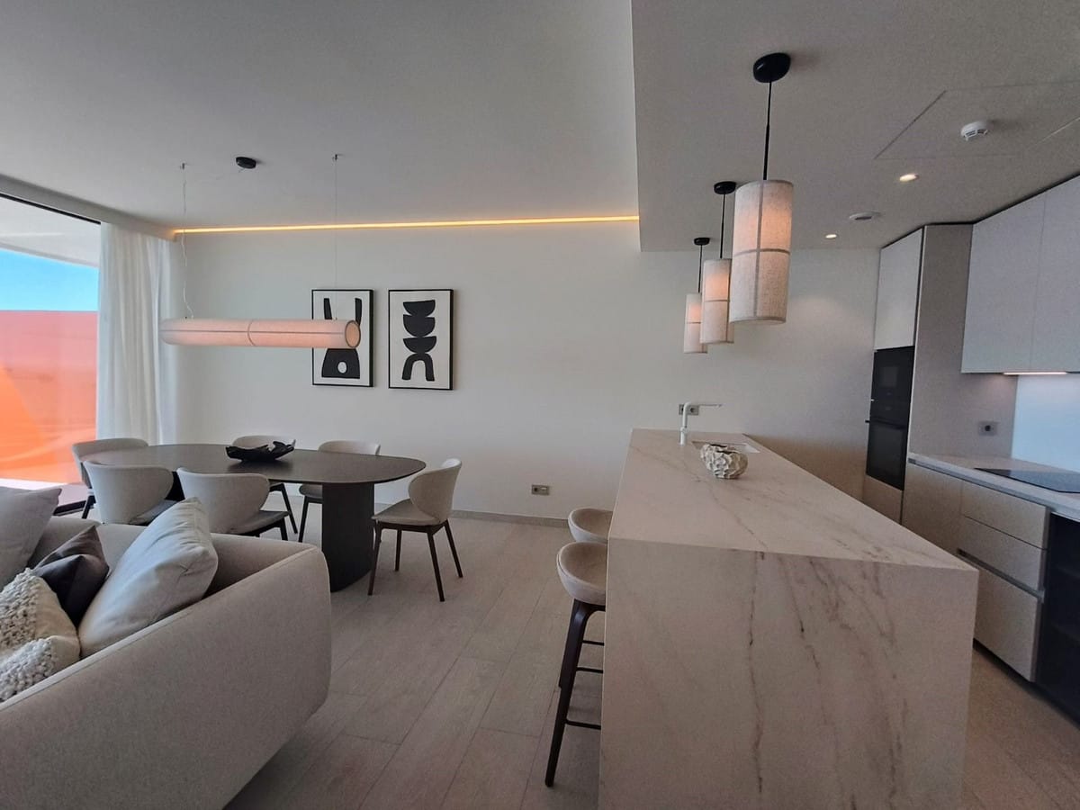 3 bedroom Apartment For Sale
