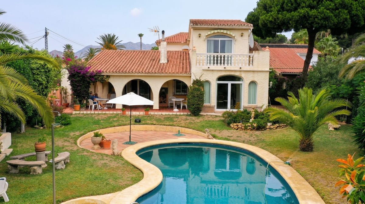 4 bedroom Villa For Sale