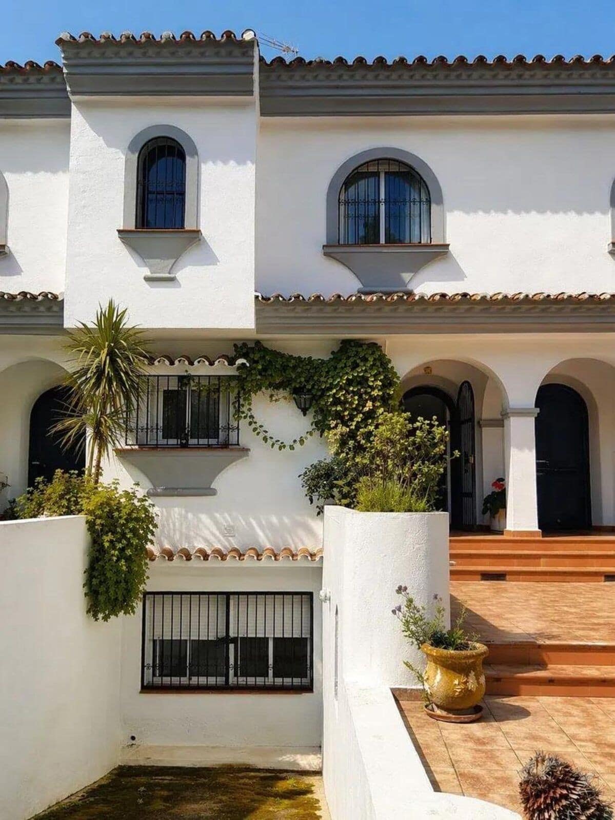 5 bedroom Villa For Sale