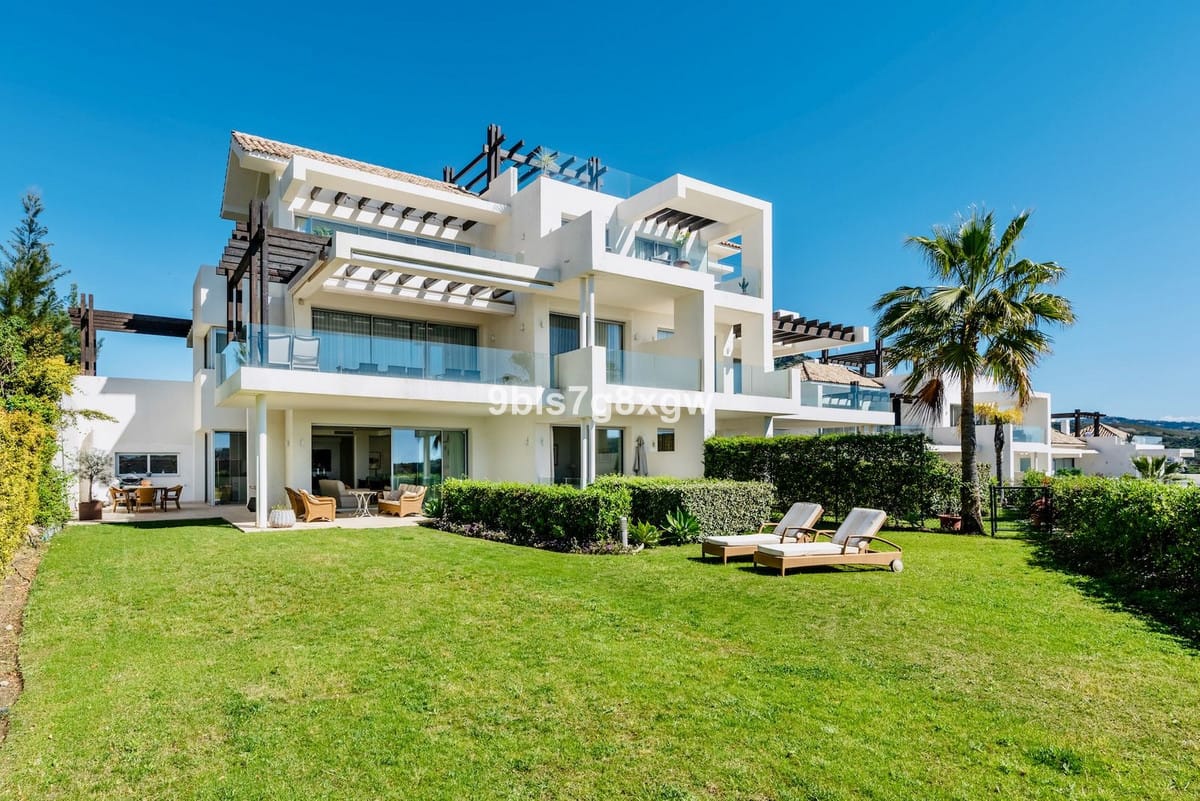 3 bedroom Apartment For Sale