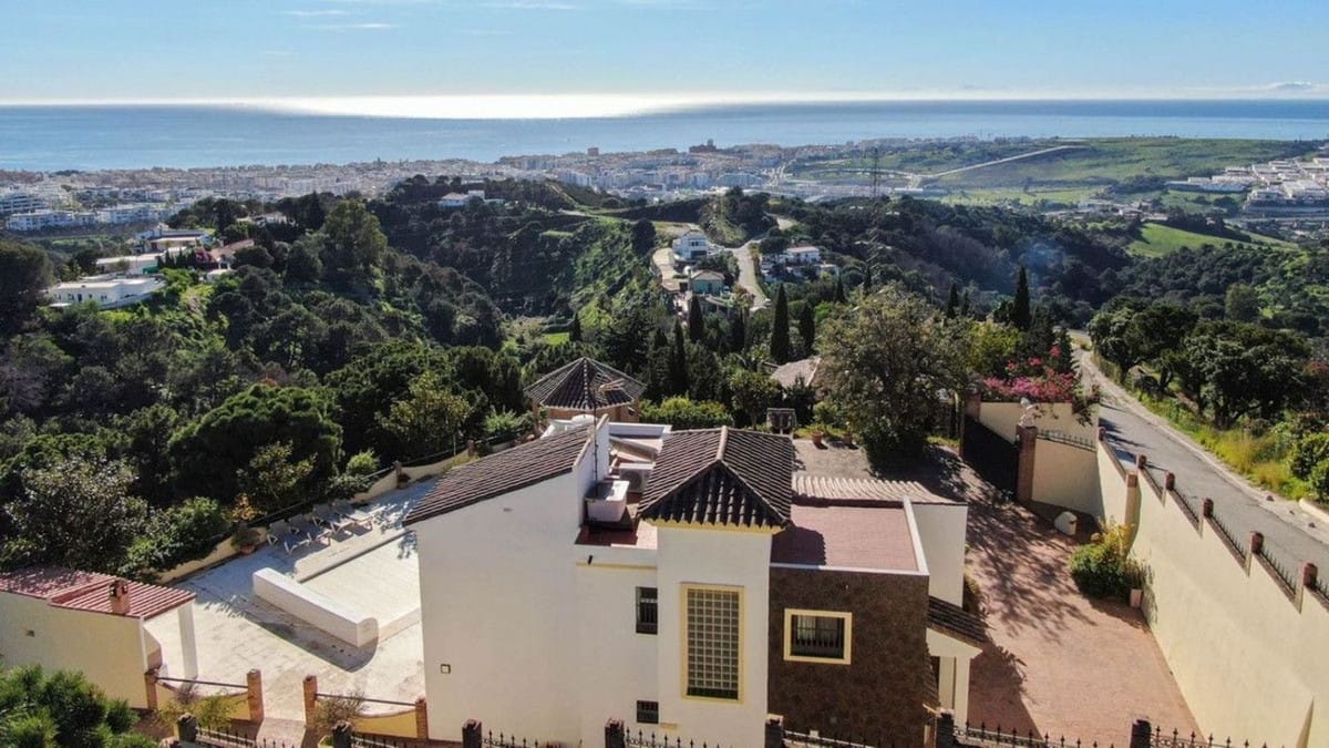 6 bedroom Villa For Sale