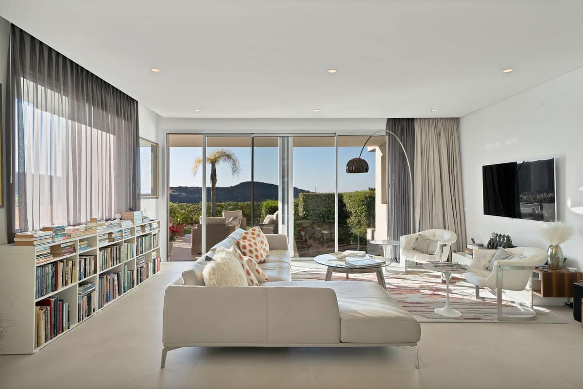 3 bedroom Apartment For Sale