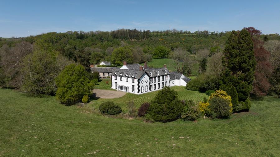 17 bedroom Detached house For Sale