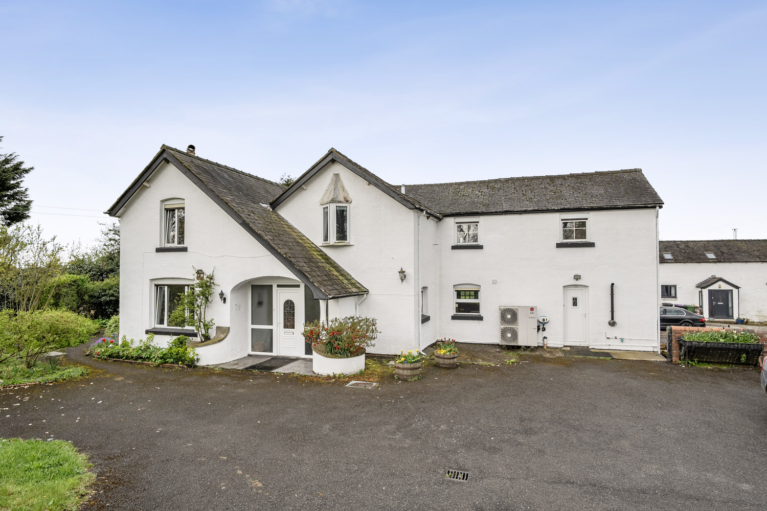 6 bedroom Link detached house Under Offer