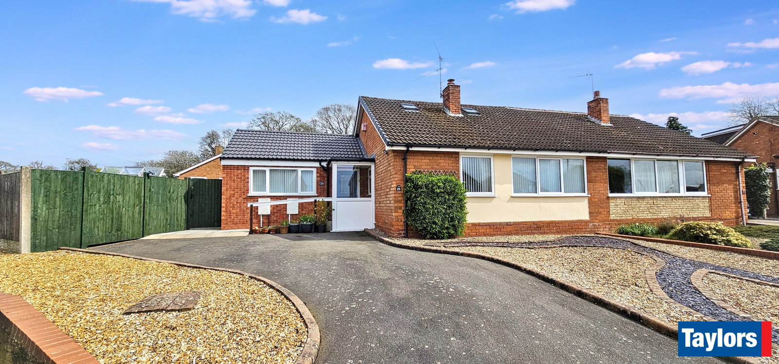3 bedroom Detached bungalow Under Offer