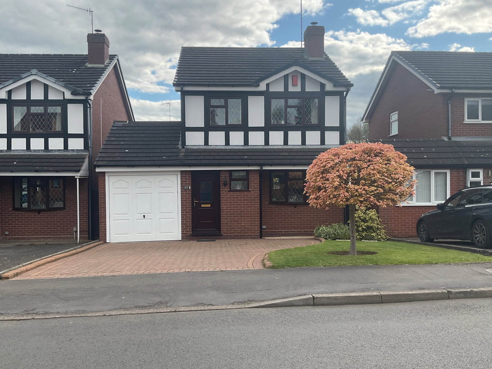 3 bedroom Detached house Under Offer