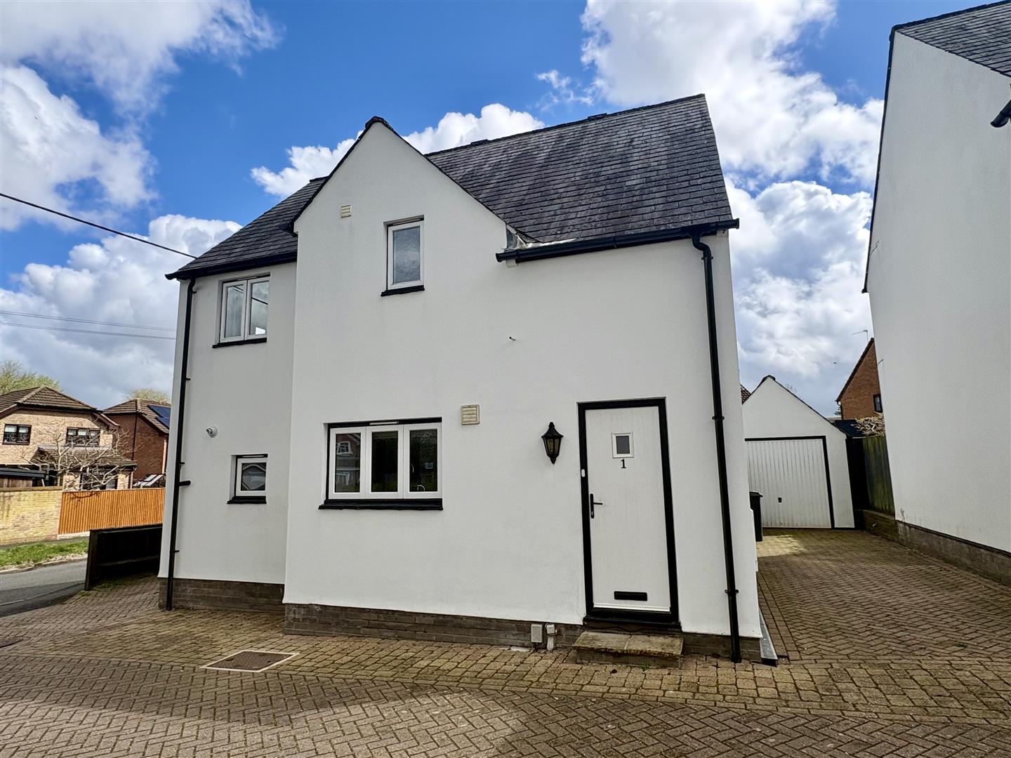 3 bedroom Detached house To Let