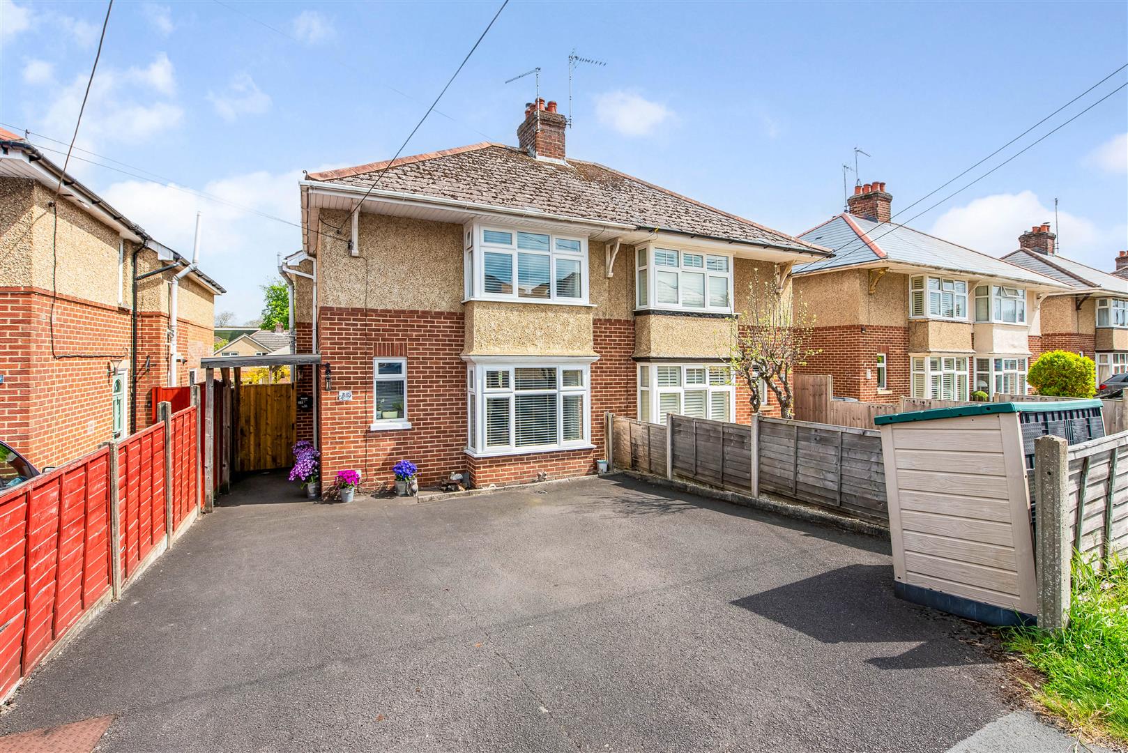2 bedroom House (unspecified) Under Offer
