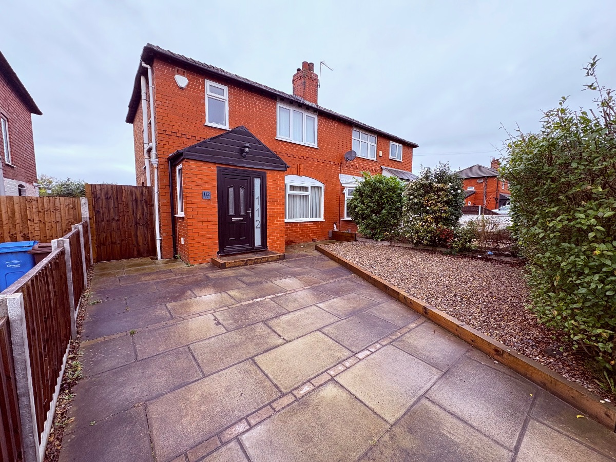 3 bedroom Semi-detached house To Let