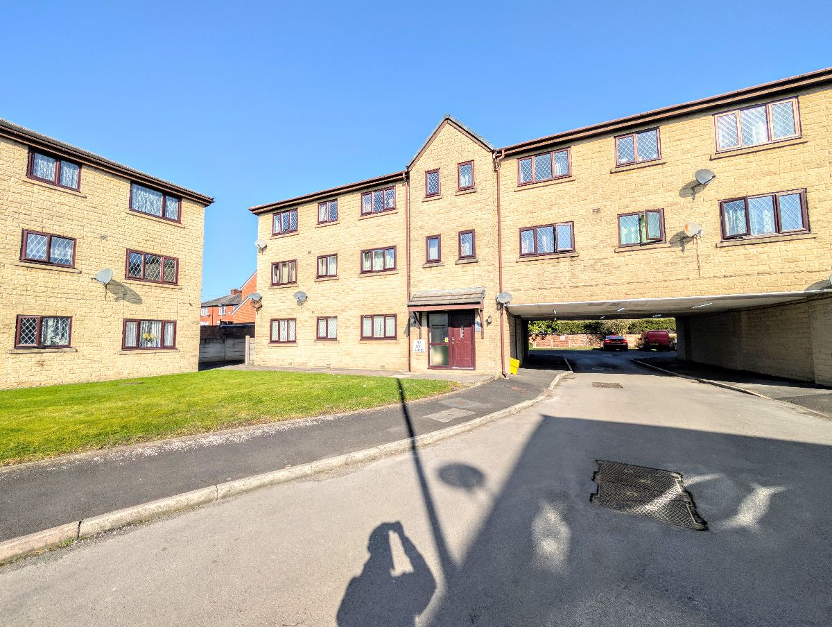 2 bedroom Flat For Sale