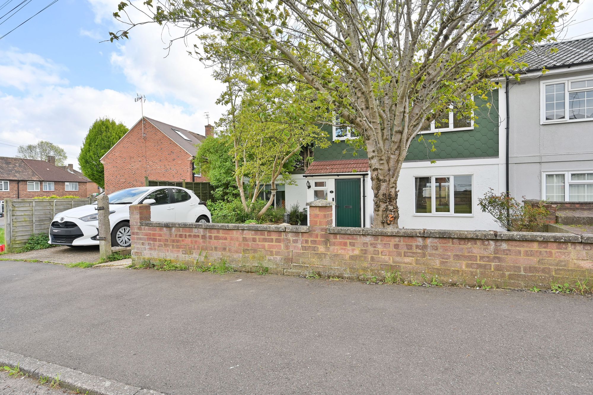 4 bedroom Semi-detached house Under Offer