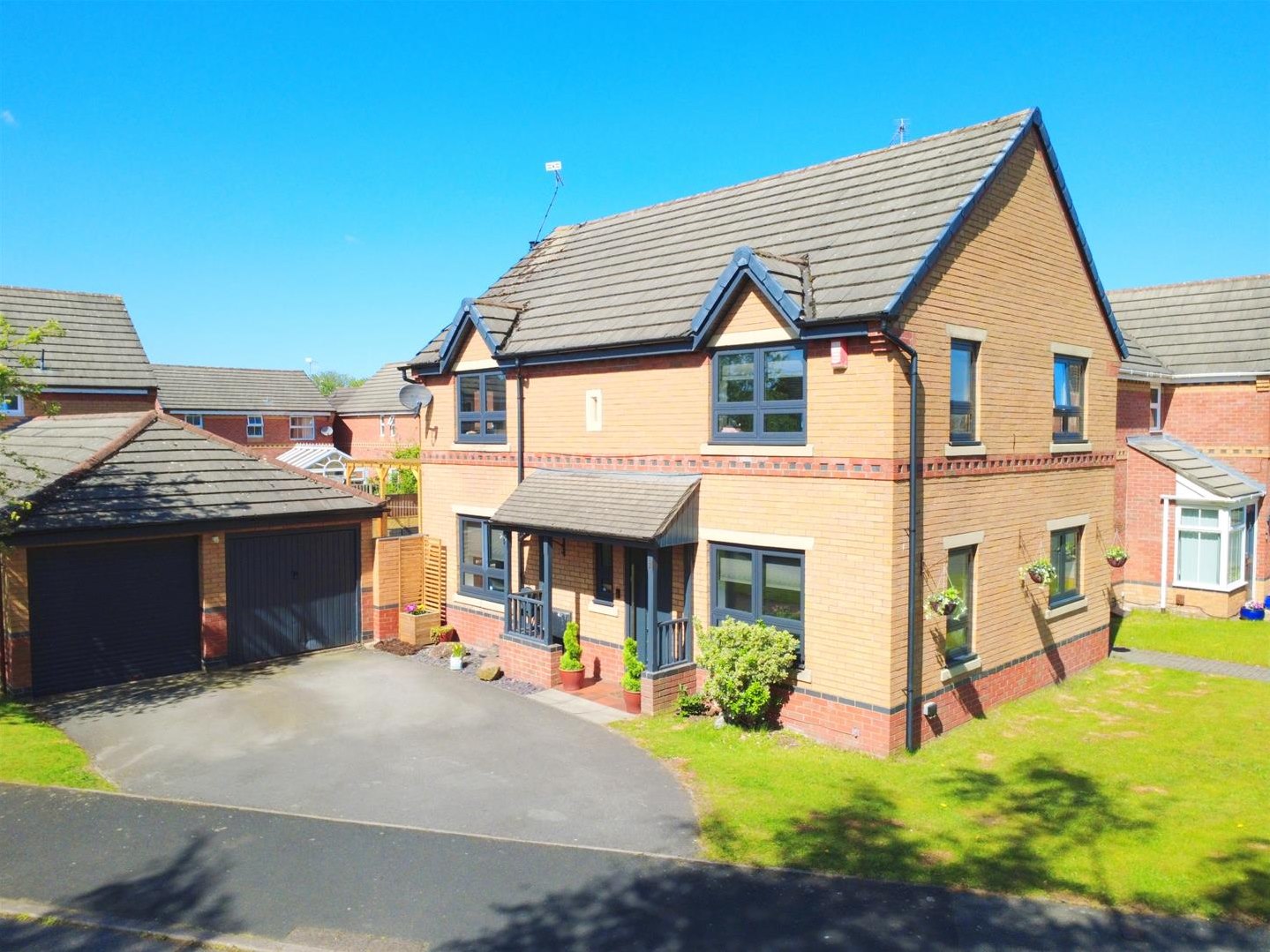 4 bedroom House (unspecified) Under Offer