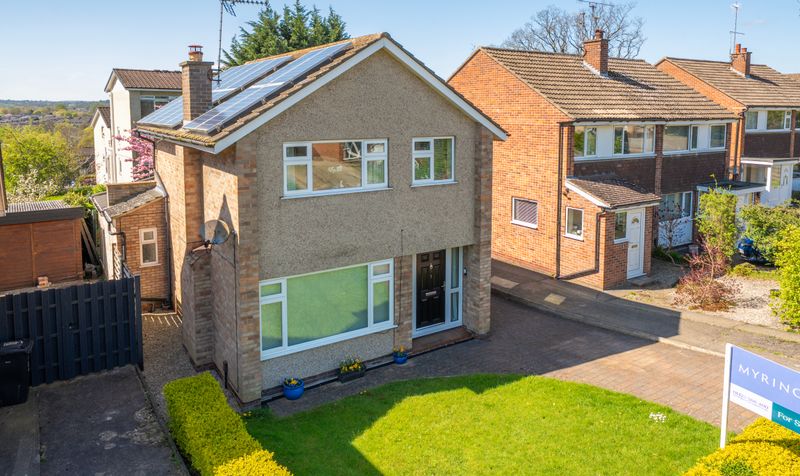 3 bedroom Detached house Under Offer