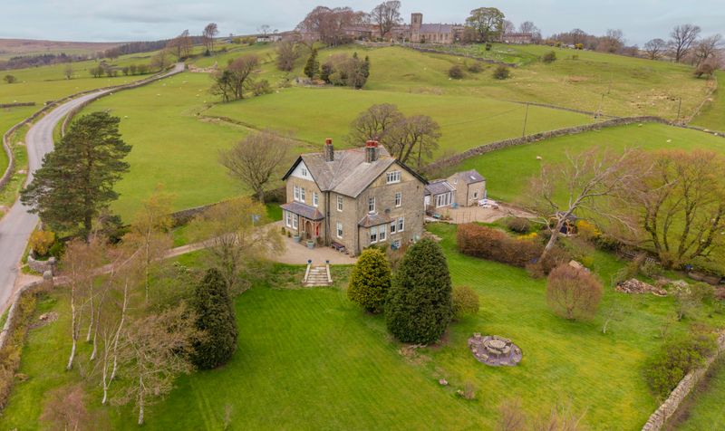 8 bedroom Detached house For Sale