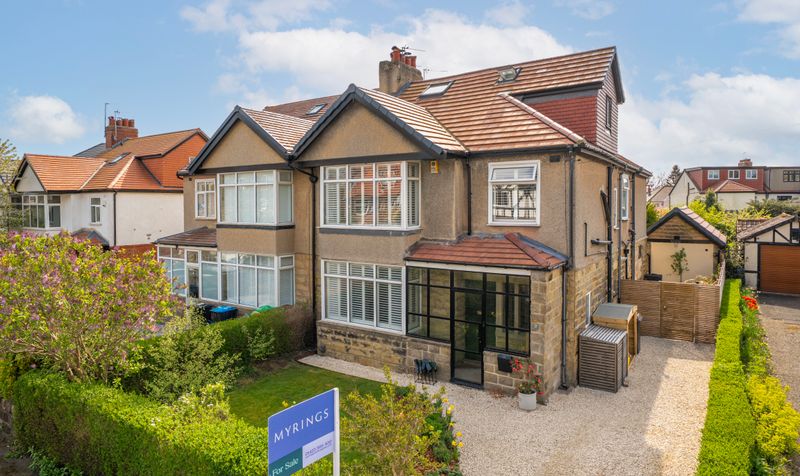4 bedroom Semi-detached house Under Offer