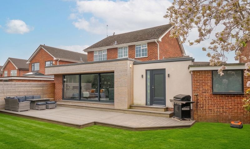 4 bedroom Detached house Under Offer