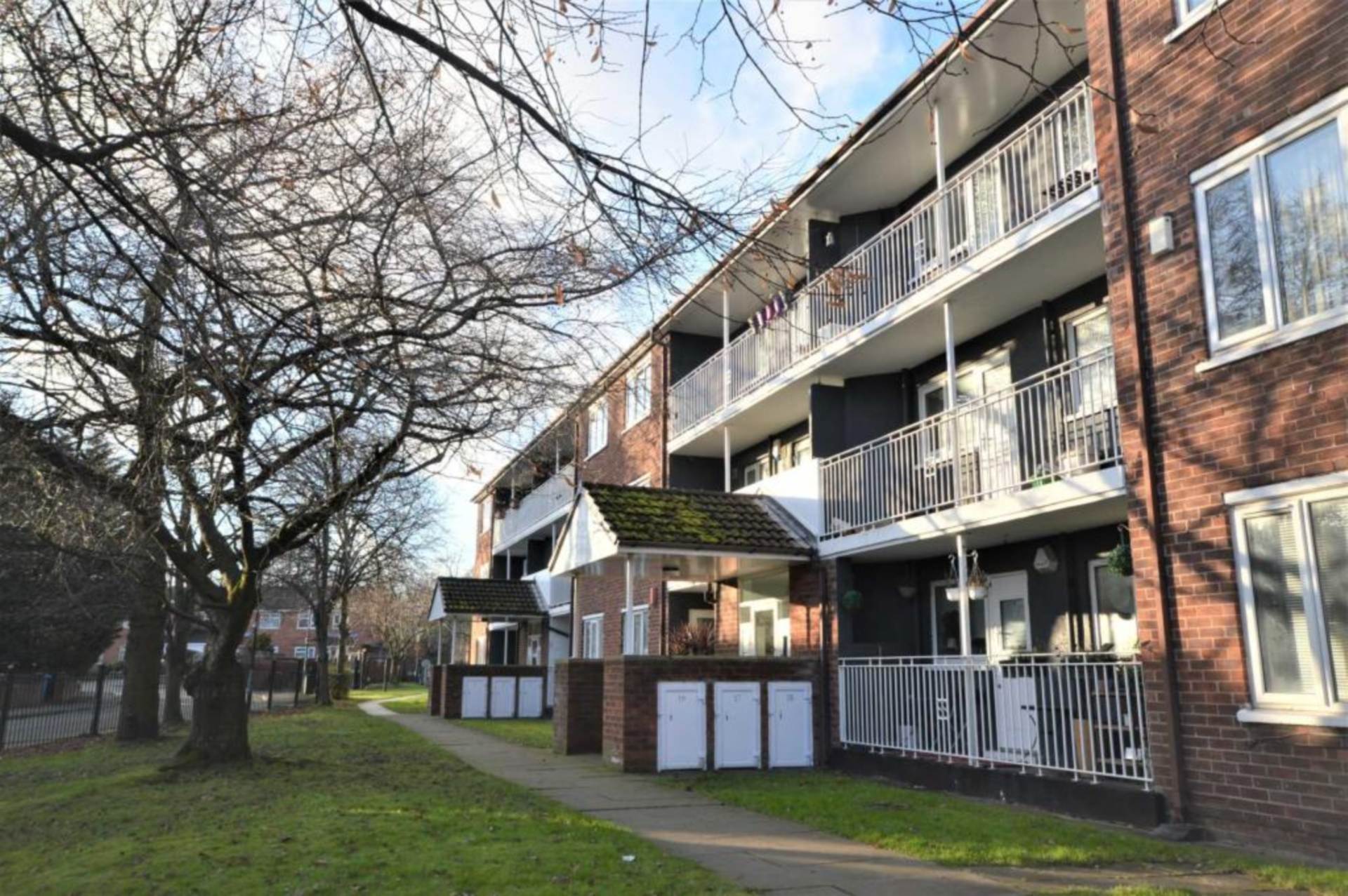 2 bedroom Flat To Let