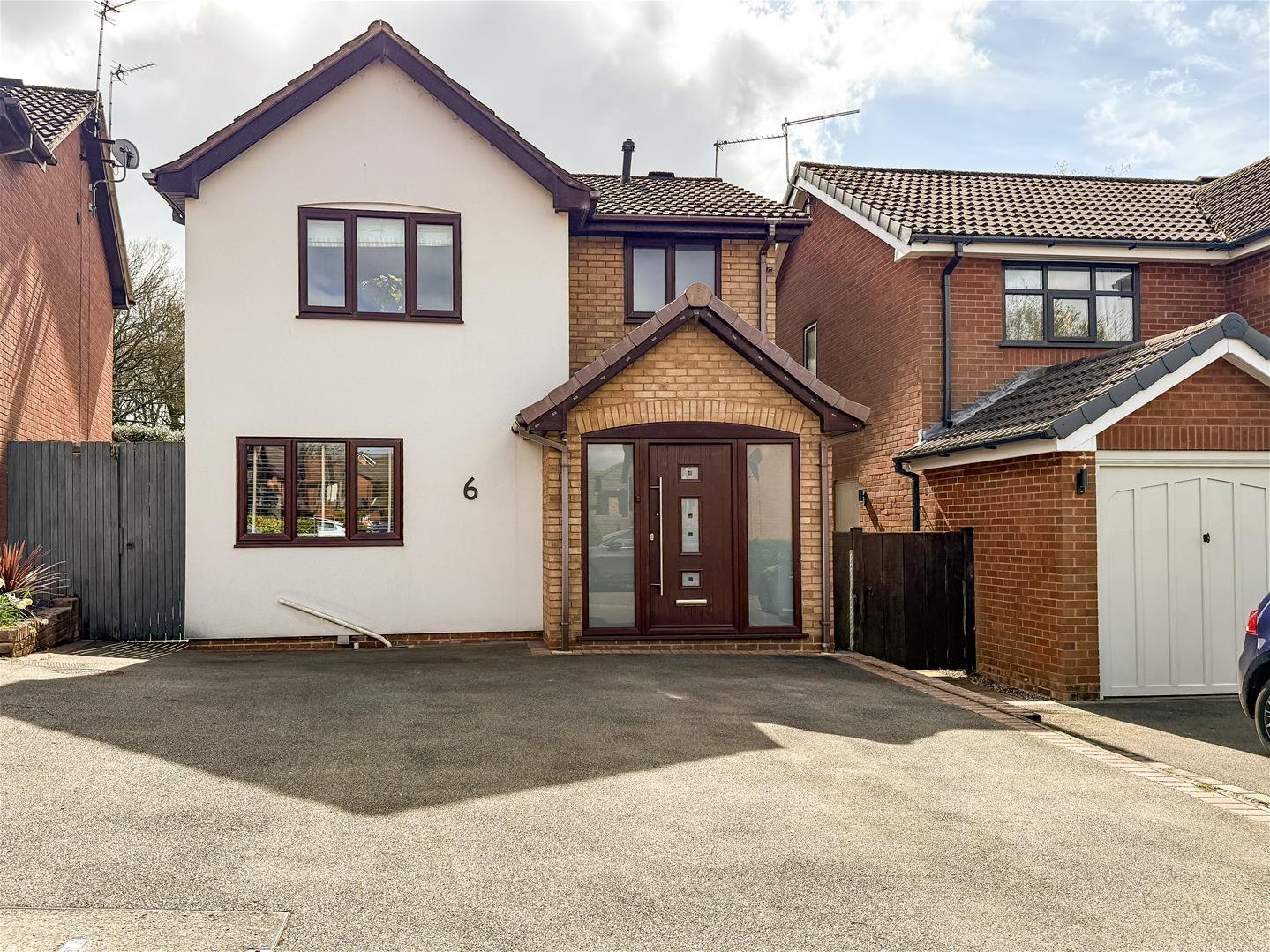 3 bedroom Link detached house Under Offer