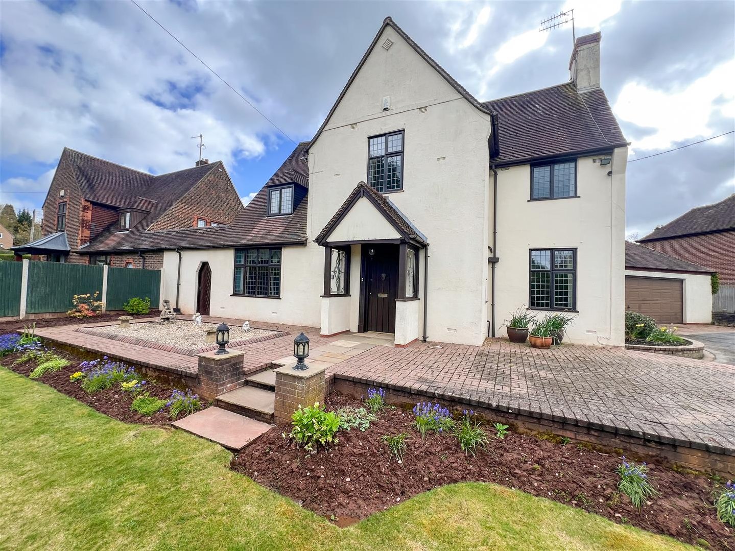 4 bedroom Link detached house Under Offer