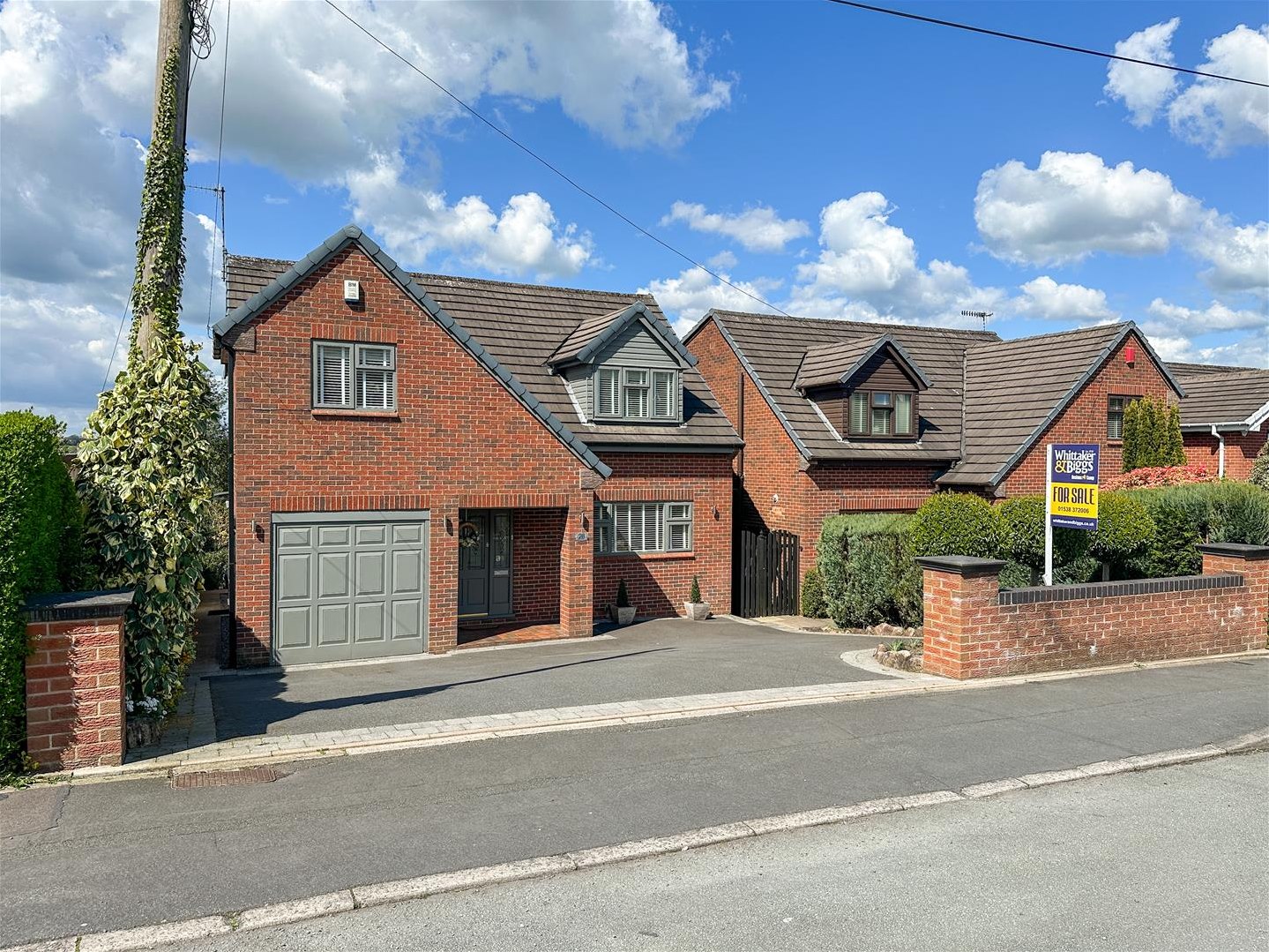 5 bedroom Link detached house For Sale