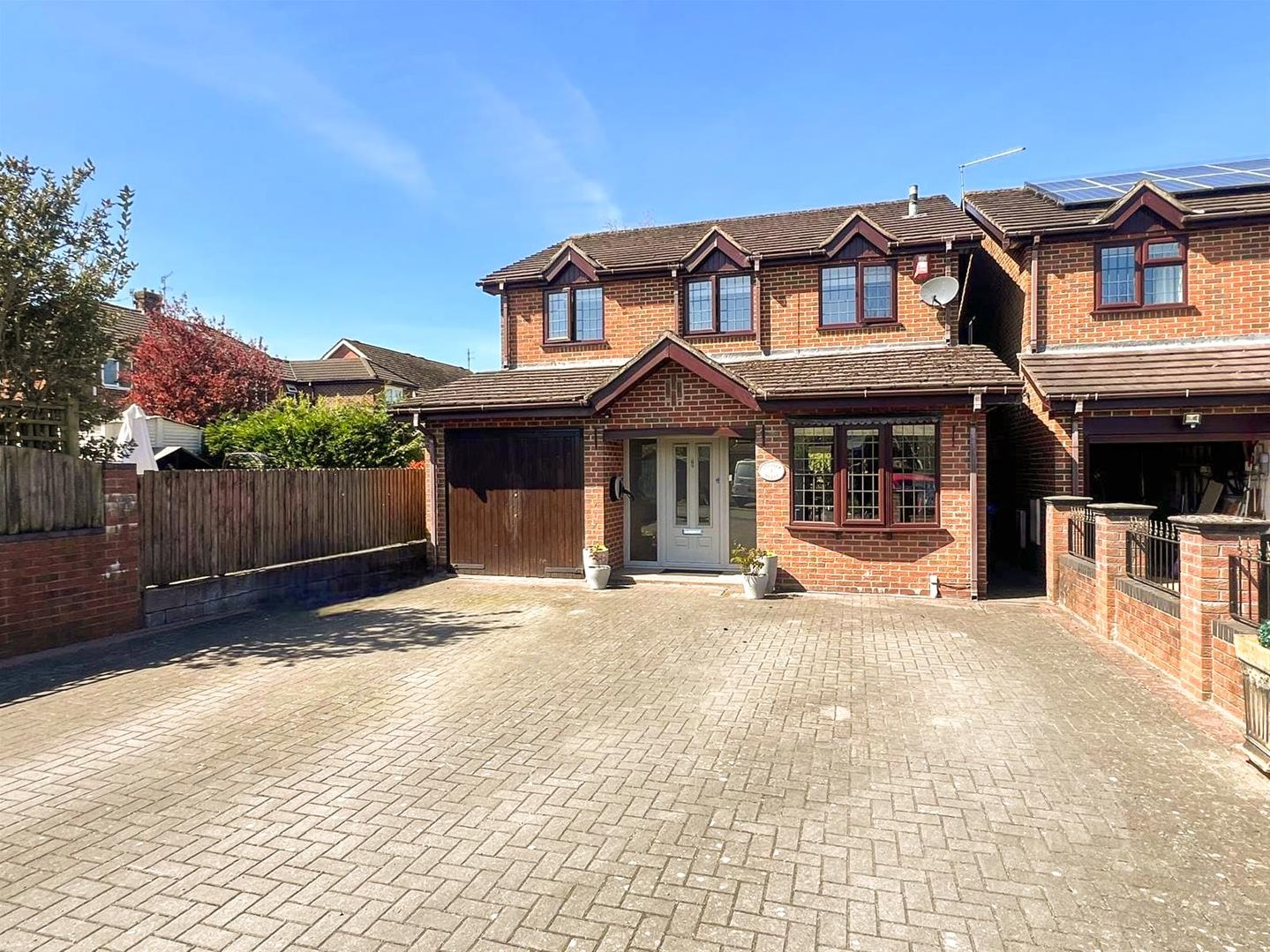 4 bedroom Link detached house Under Offer