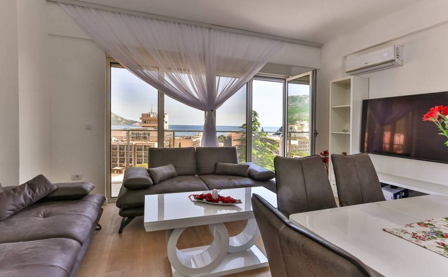 3 bedroom Apartment For Sale