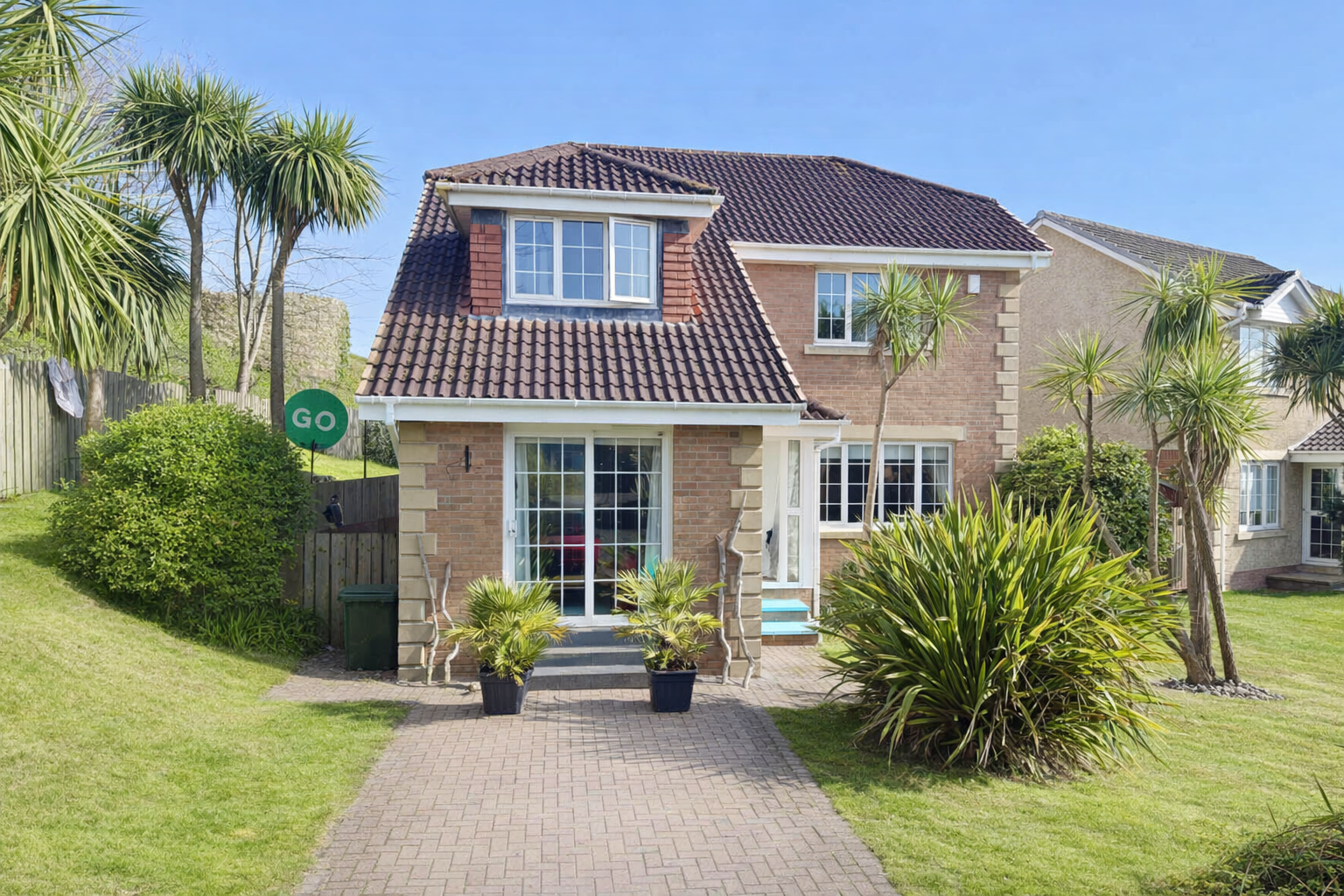 4 bedroom Detached house Under Offer