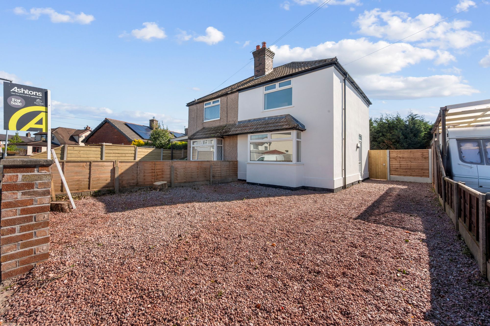 2 bedroom Semi-detached house Under Offer