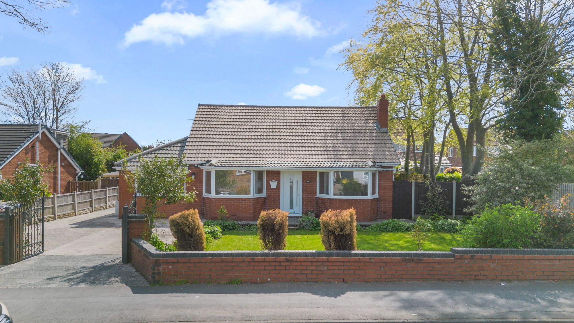 3 bedroom Detached bungalow For Sale