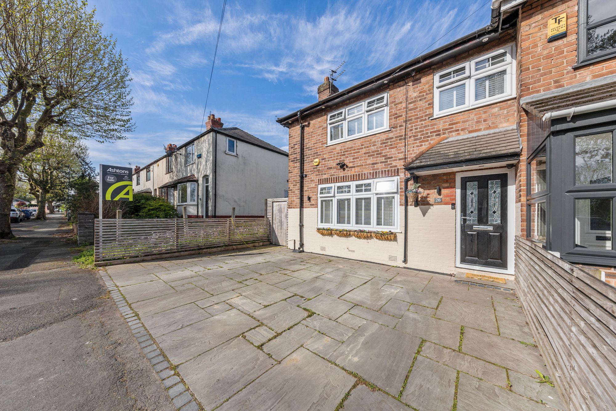 3 bedroom Semi-detached house Under Offer