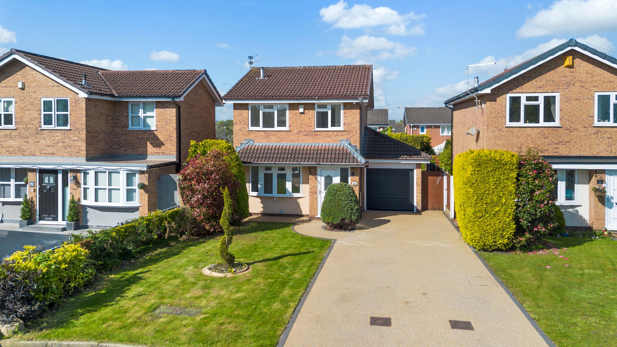 3 bedroom Detached house Under Offer