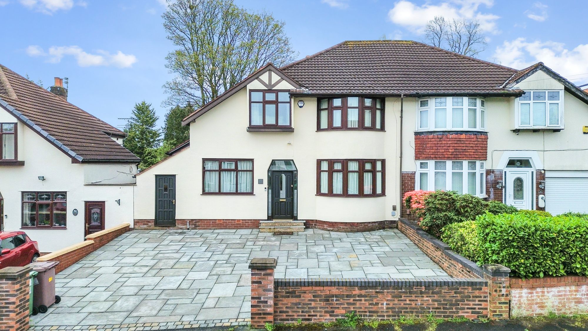 4 bedroom Semi-detached house Under Offer