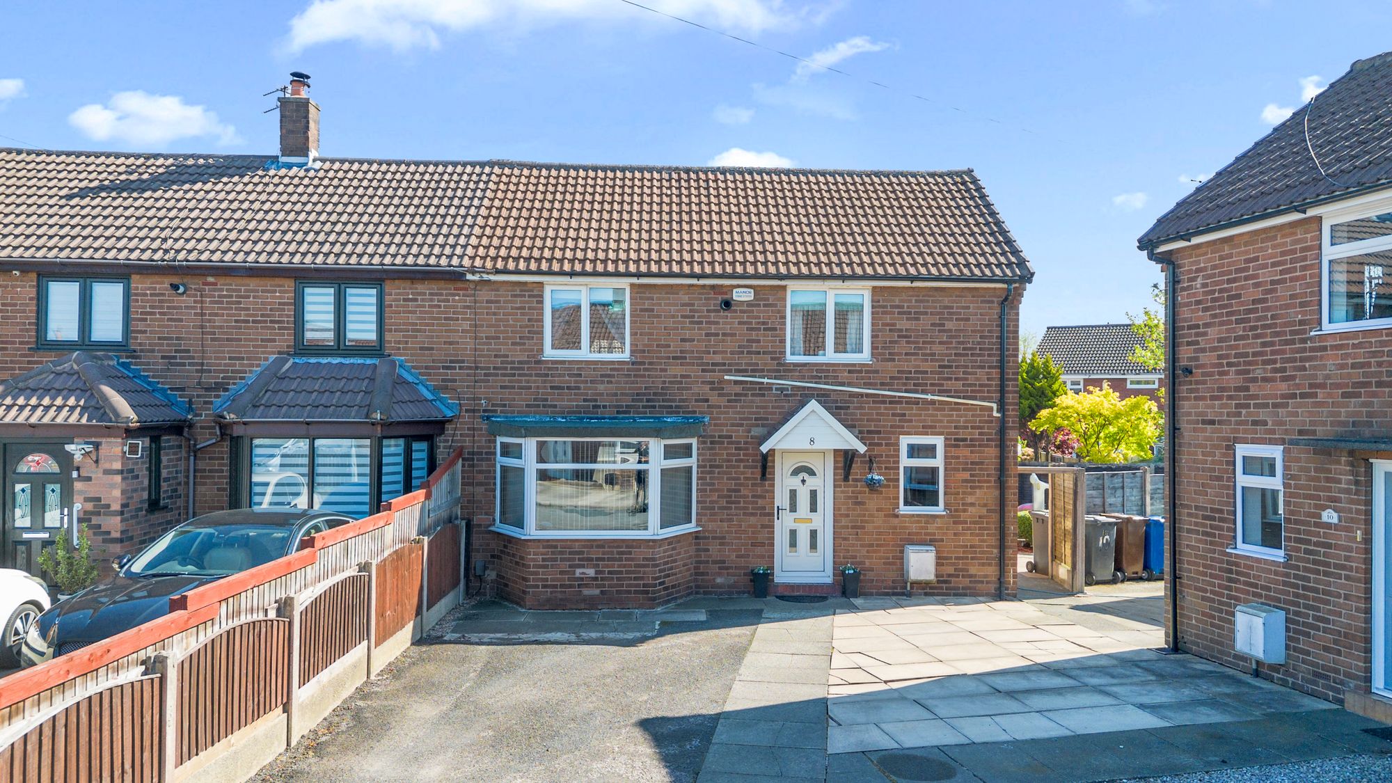 2 bedroom Semi-detached house Under Offer