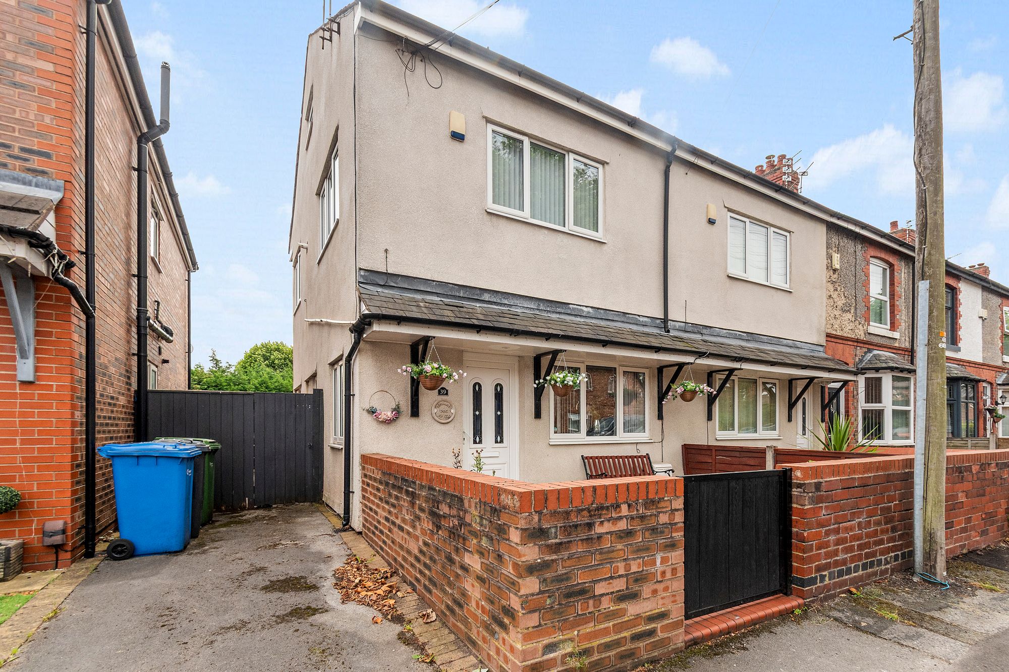 3 bedroom Semi-detached house For Sale