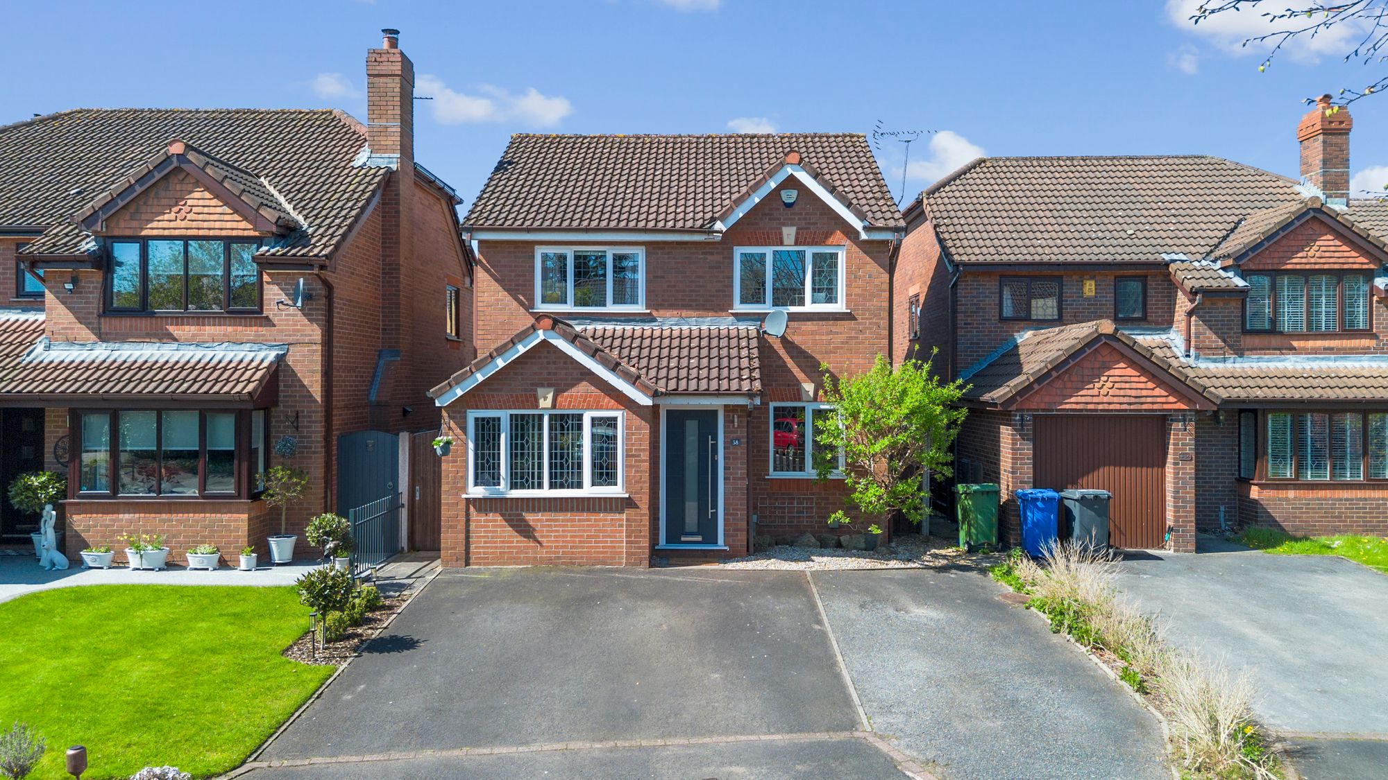 3 bedroom Detached house For Sale