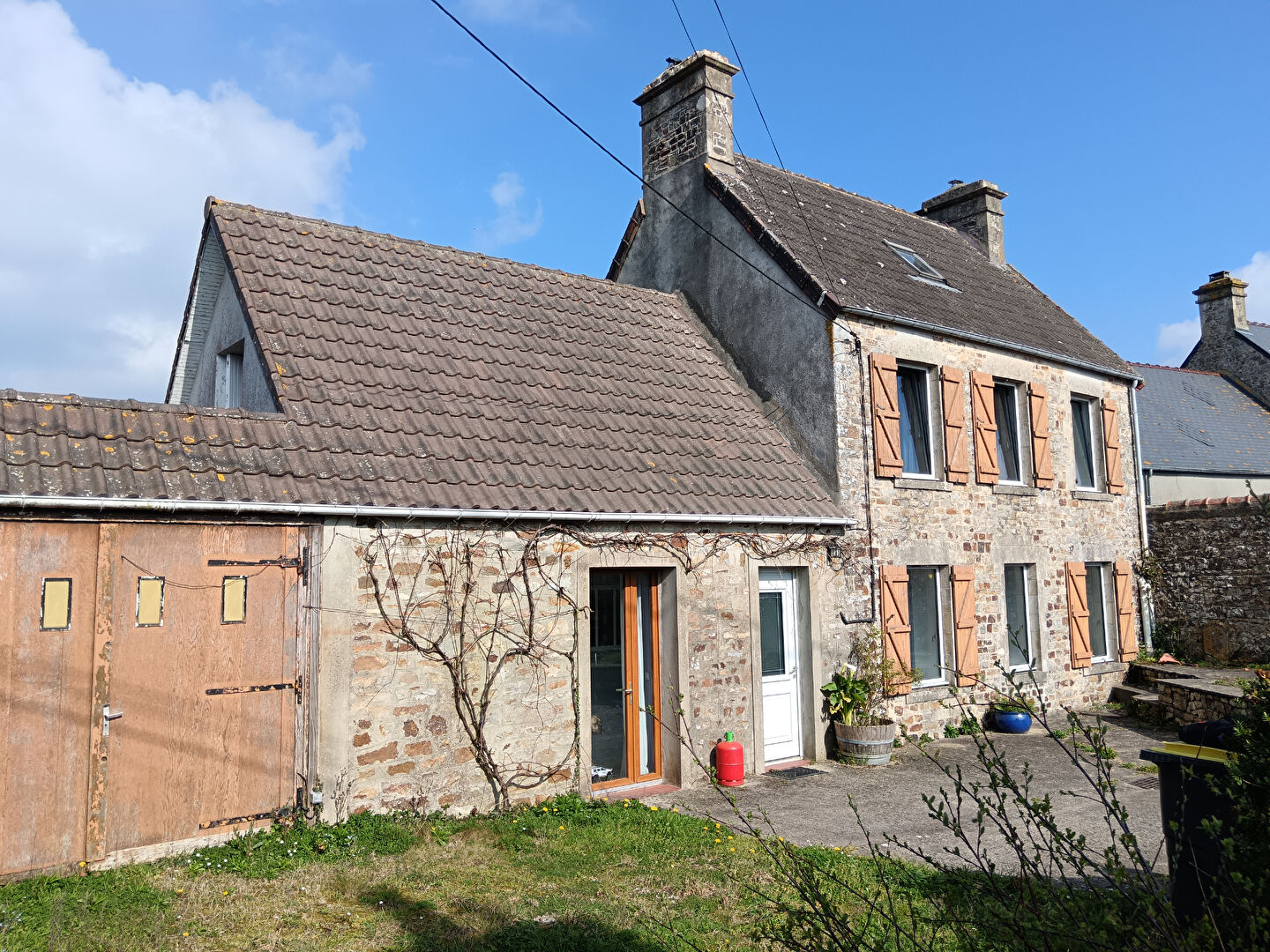 4 bedroom Village House For Sale