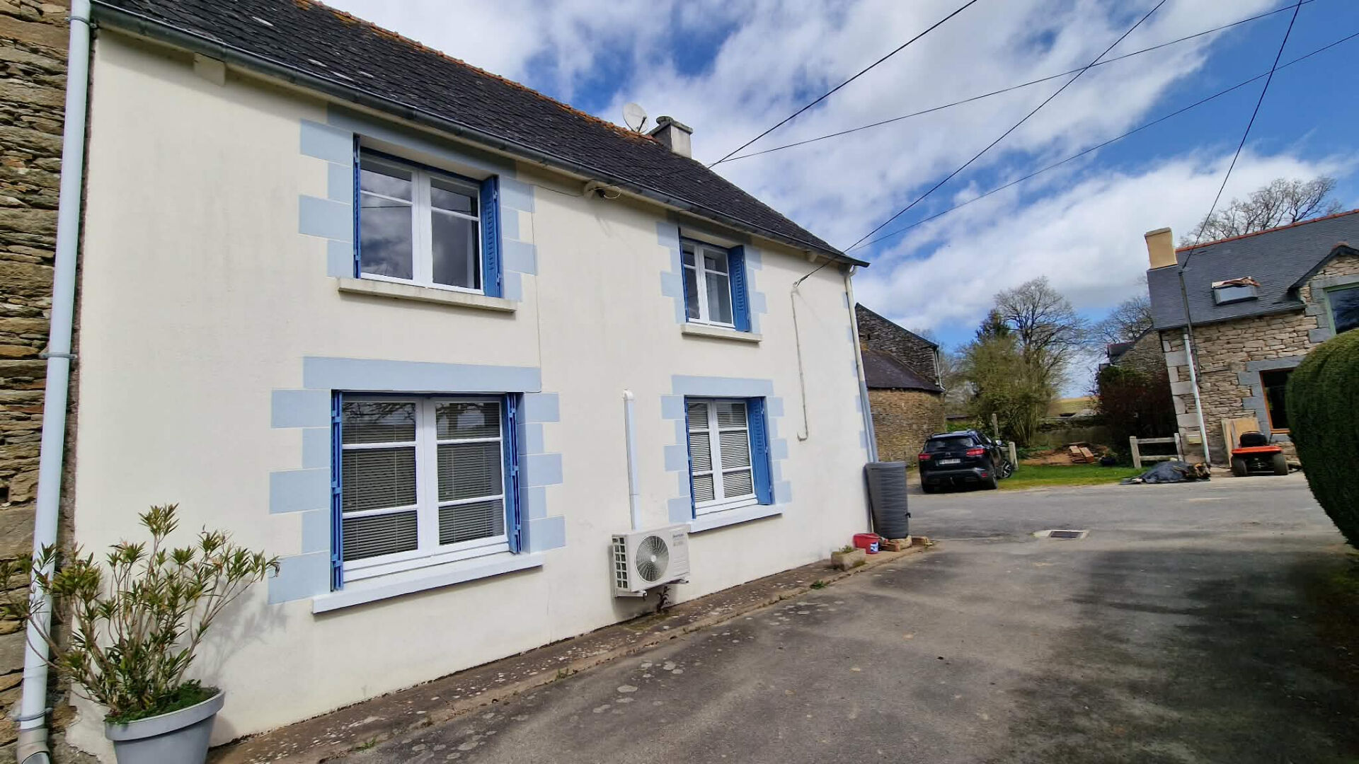 2 bedroom Cottage For Sale