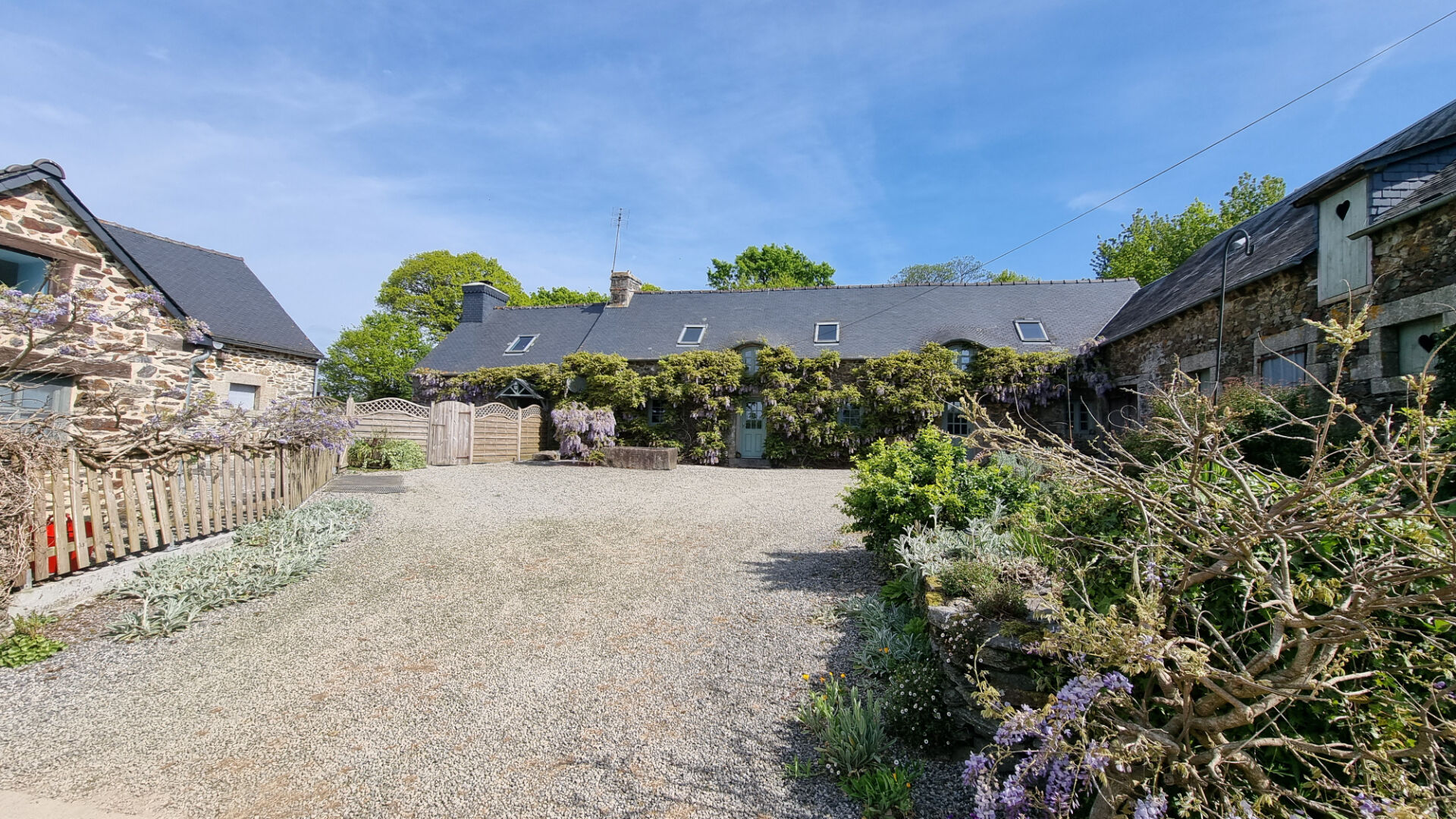 9 bedroom House (unspecified) For Sale