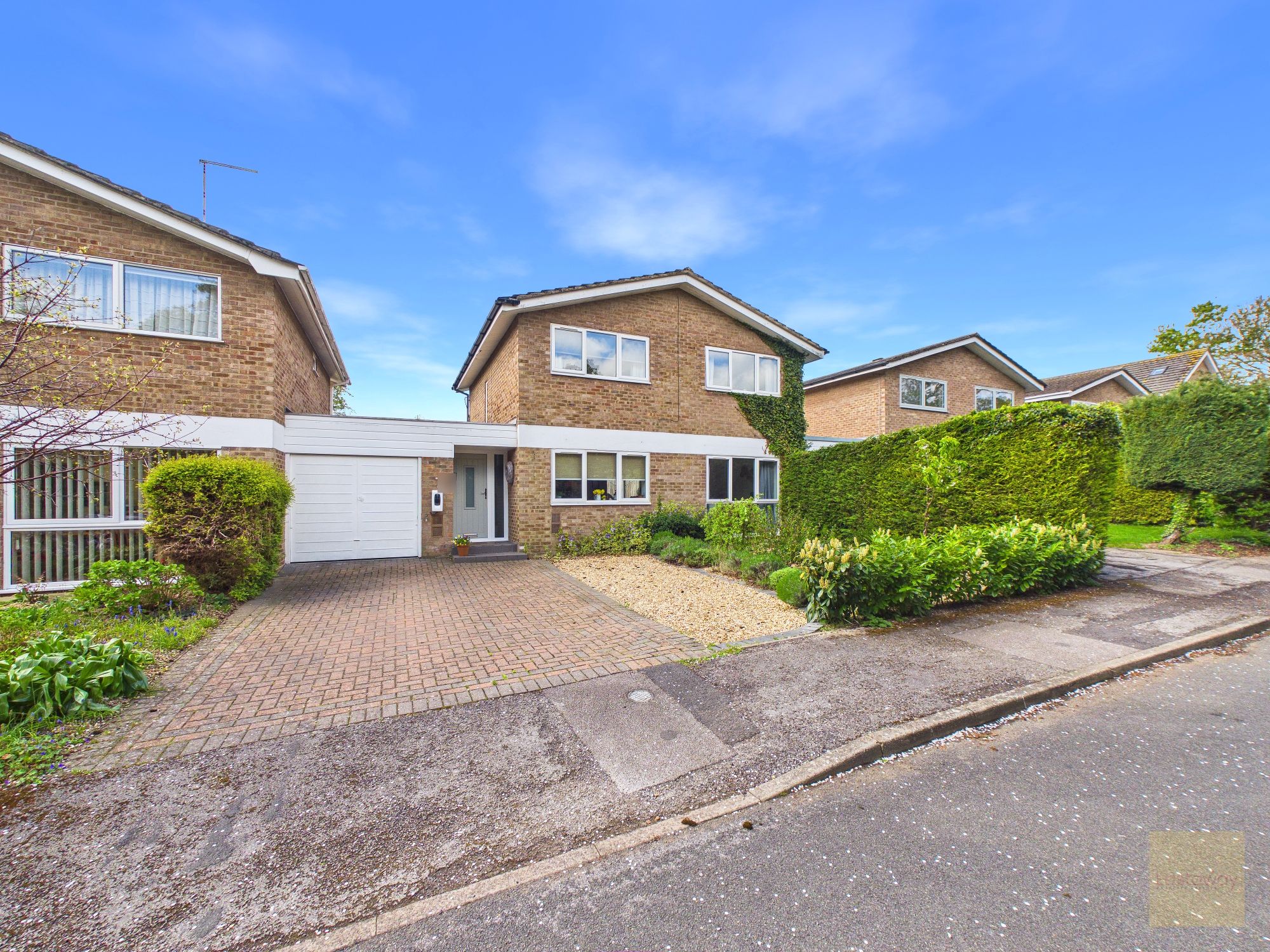4 bedroom Link detached house Under Offer