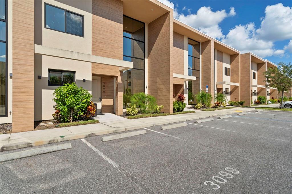 3 bedroom Town house For Sale